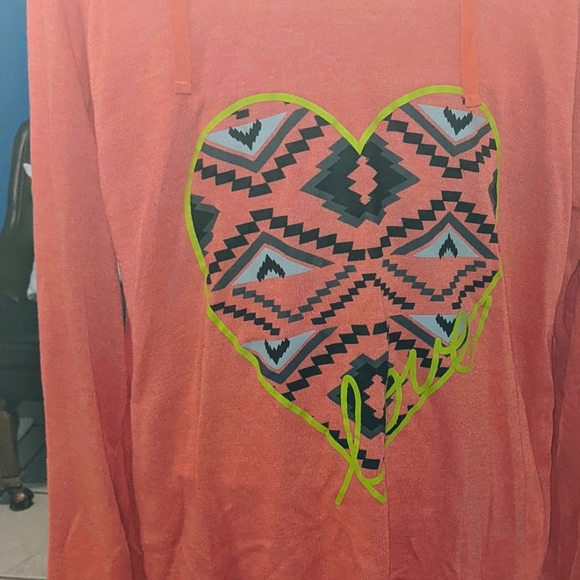 Woman's light weight pullover - Picture 1 of 2